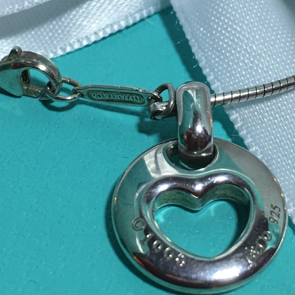 TIFFANY & CO. HEART STENCIL CUT-OUT NECKLACE - Picture 4 of 8